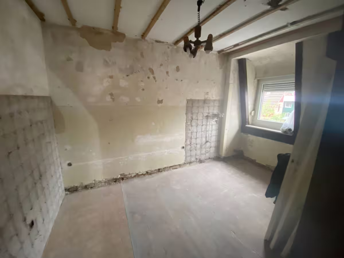 Zimmer im Rohbau nach der Entkernung